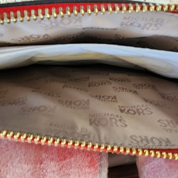 MK Michael Kors Karla satchel in Sangria color. With jet set wallet, key charms - Picture 16 of 16